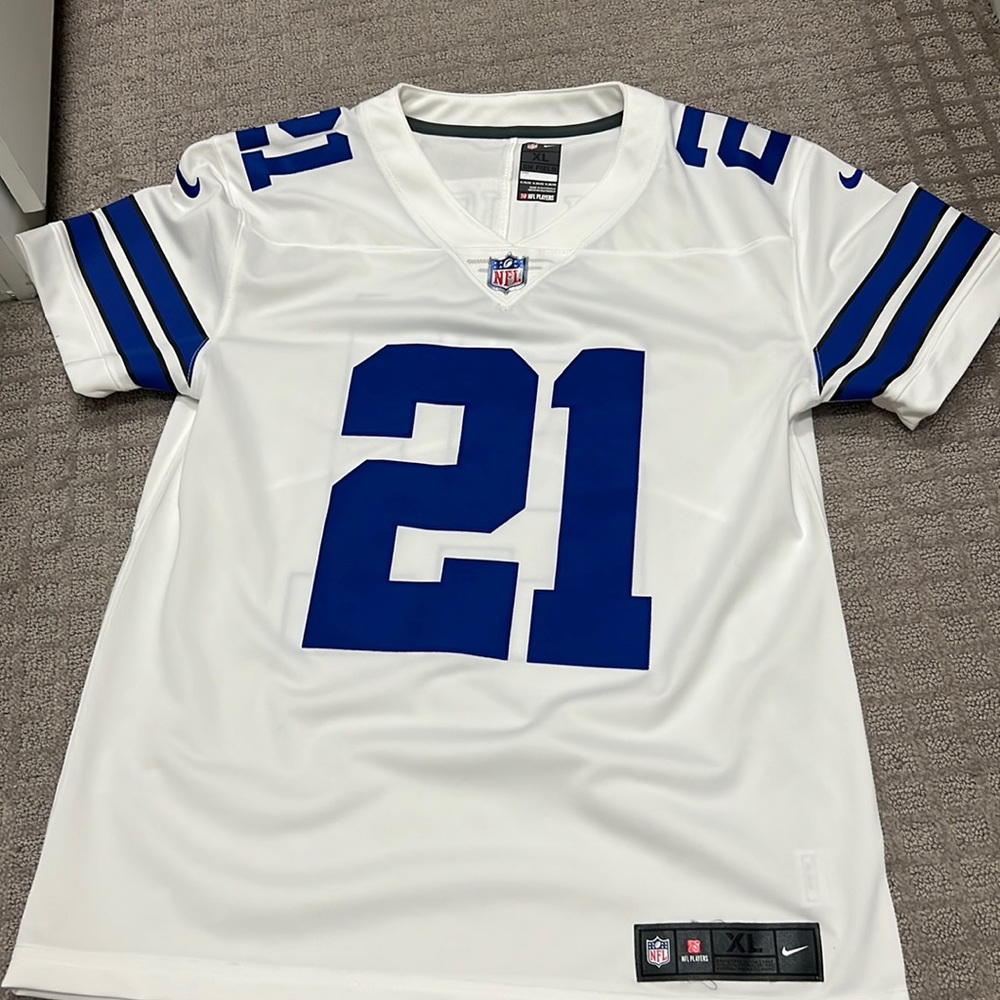 Kids Nike white XL Ezekiel Elliot cowboys home jersey.